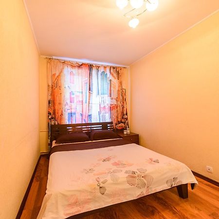 Apartment On Hryhoriia Chuprynky เคียฟ ภายนอก รูปภาพ