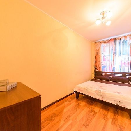 Apartment On Hryhoriia Chuprynky เคียฟ ภายนอก รูปภาพ