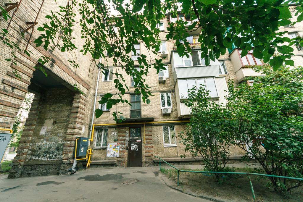 Apartment On Hryhoriia Chuprynky เคียฟ ภายนอก รูปภาพ