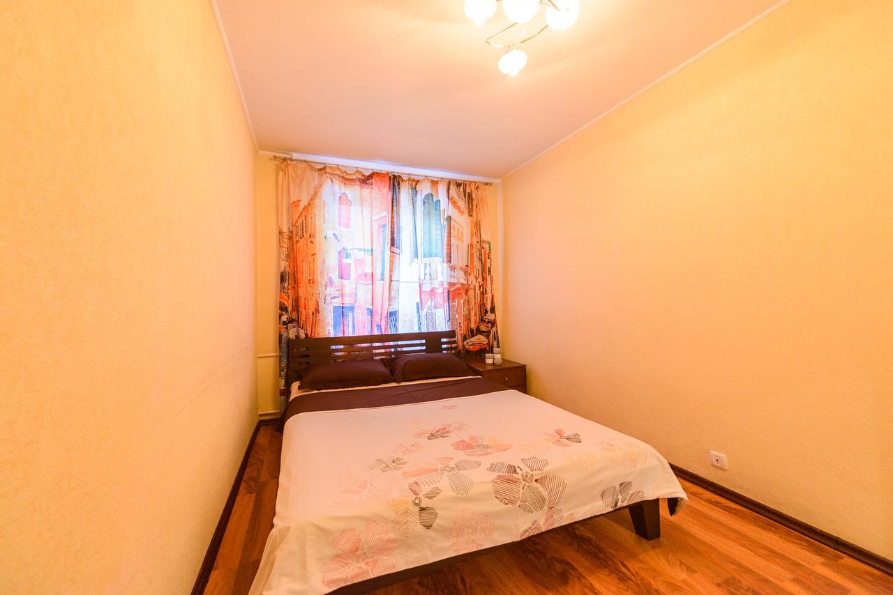 Apartment On Hryhoriia Chuprynky เคียฟ ภายนอก รูปภาพ