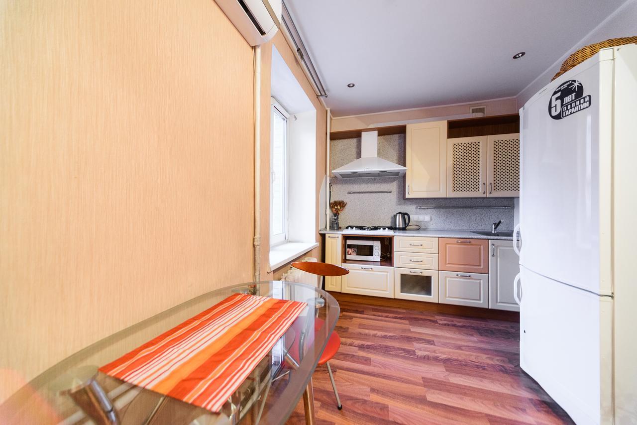 Apartment On Hryhoriia Chuprynky เคียฟ ภายนอก รูปภาพ