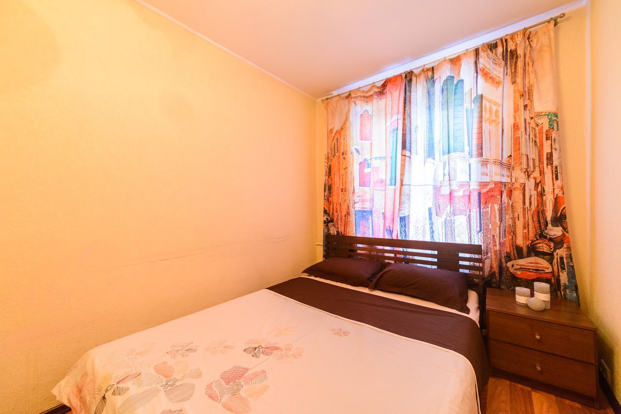 Apartment On Hryhoriia Chuprynky เคียฟ ภายนอก รูปภาพ