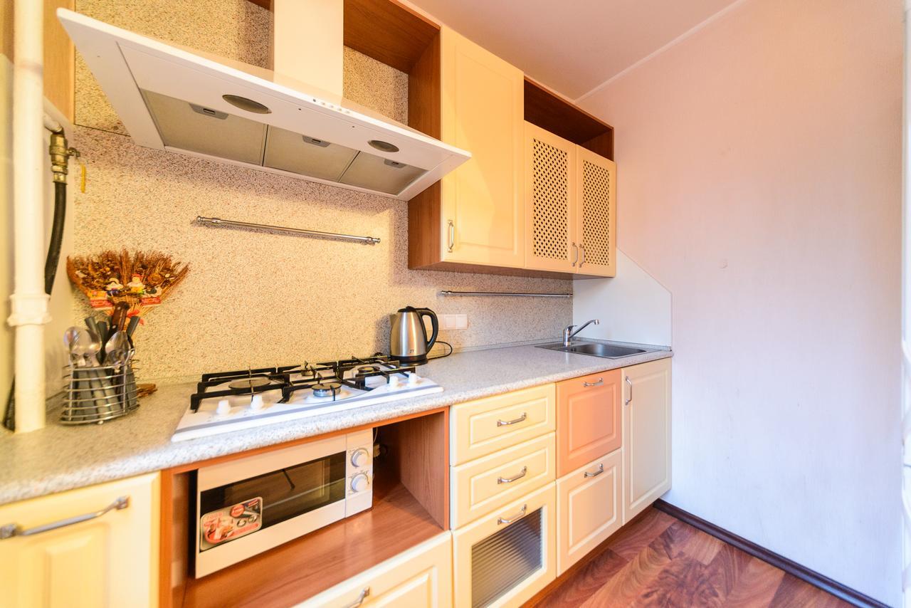 Apartment On Hryhoriia Chuprynky เคียฟ ภายนอก รูปภาพ
