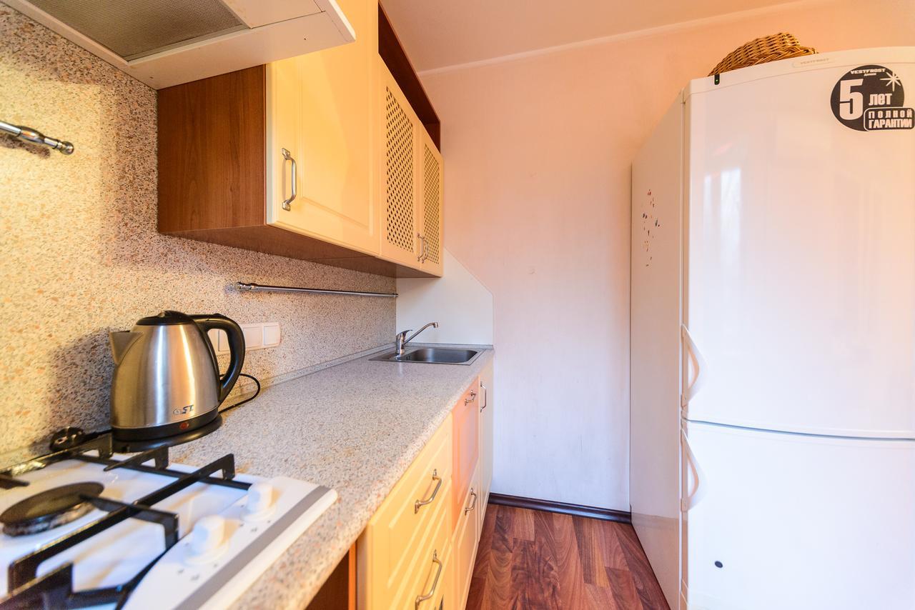 Apartment On Hryhoriia Chuprynky เคียฟ ภายนอก รูปภาพ