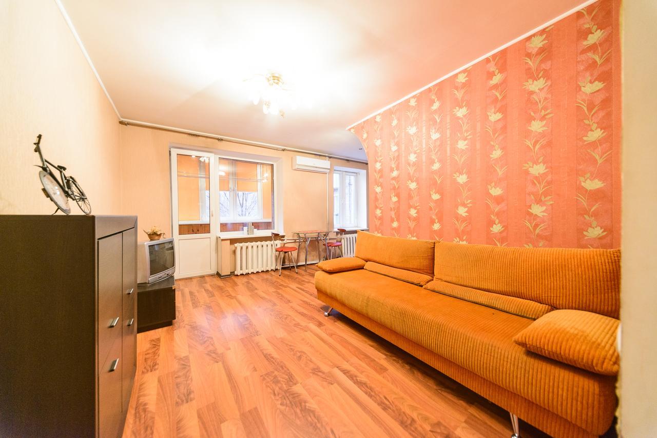 Apartment On Hryhoriia Chuprynky เคียฟ ภายนอก รูปภาพ